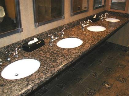 Tocador de baño de granito marrón báltico prefabricado grado AA
